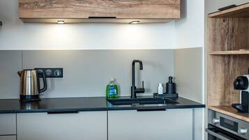 Fridge, oven, dishwasher, toaster