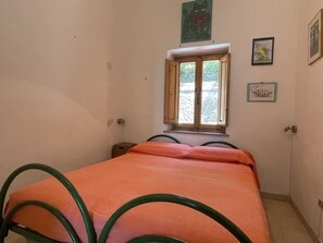 1 habitación, tabla de planchar con plancha y wifi 