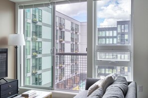TV, stereo - Superb Central District 1BR w/ 24/7 Gym, near Dining, by Blueground (Seattle)