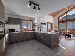 Réfrigérateur, micro-ondes, four, lave-vaisselle