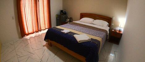 1 habitación, wifi y ropa de cama