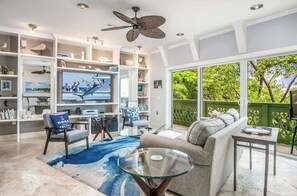 Smart TV, fireplace, offices - Serenity Retreat- 2/2 Townhouse, Dock & Pool (Key West)