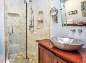Douche, séchoir à cheveux