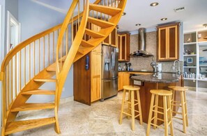 Fridge, oven, dishwasher, coffee/tea maker