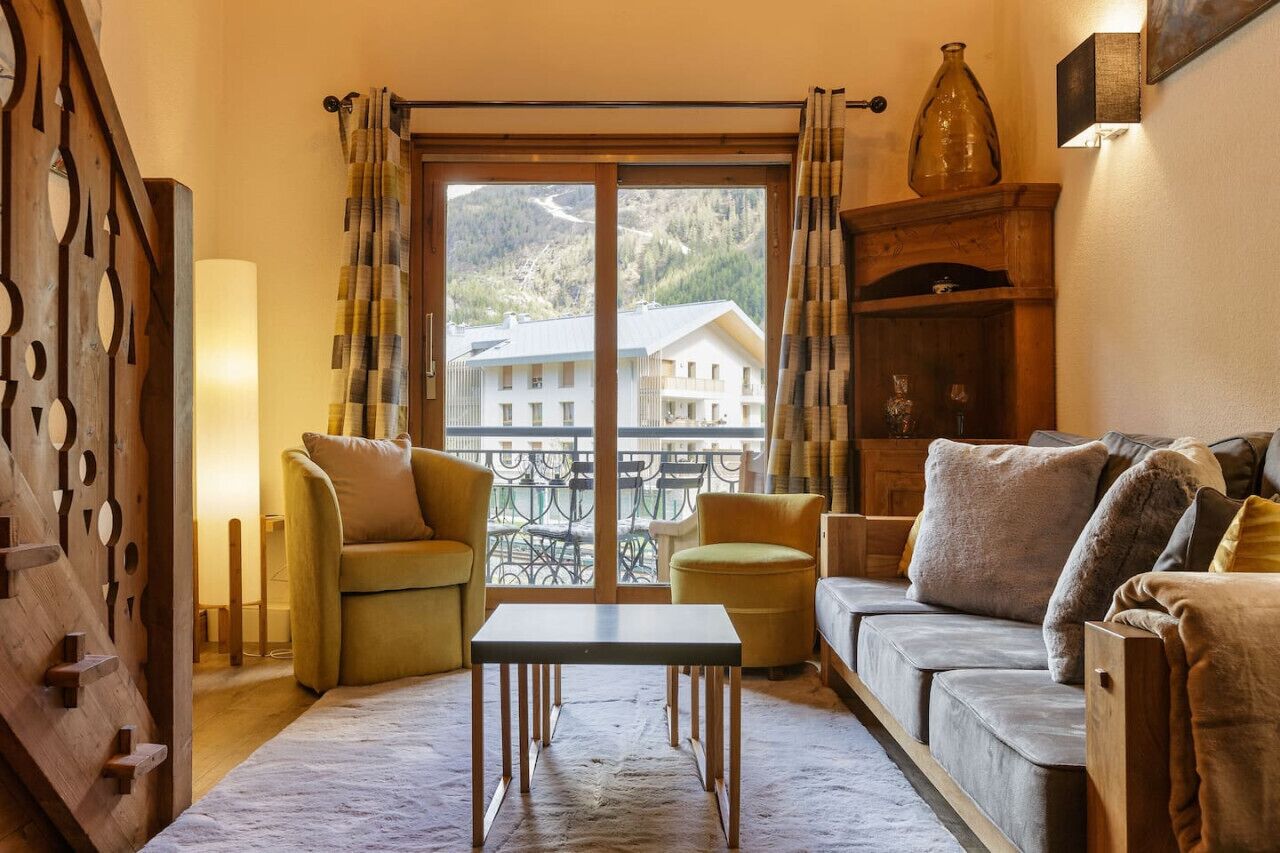 Smart-TV, Bücher, Stereoanlage