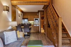 Smart TV, books, stereo