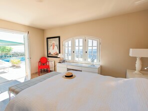4 habitaciones, tabla de planchar con plancha y internet 
