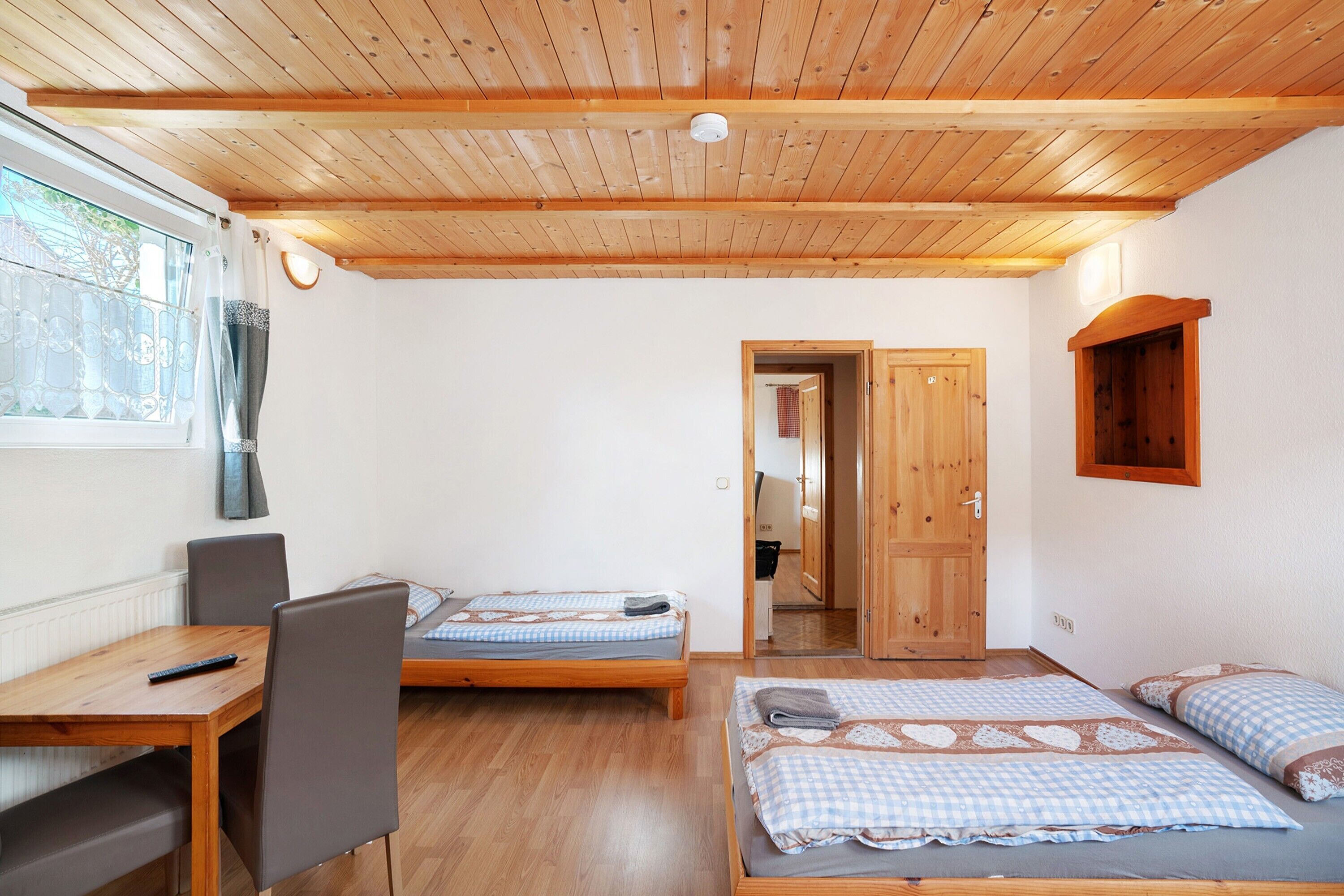 2 habitaciones, wifi gratis y ropa de cama 