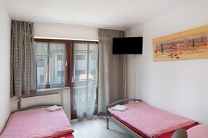 1 bedroom, free WiFi, bed sheets - Room 'Zimmer 3' with Shared Terrace, Balcony and Wi-Fi (Putzbrunn)