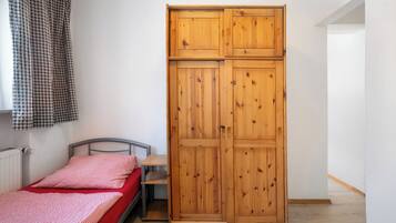 1 bedroom, free WiFi, bed sheets