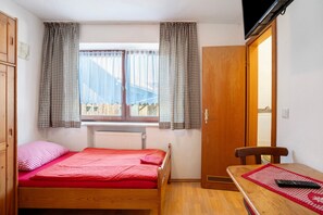 1 bedroom, free WiFi, bed sheets