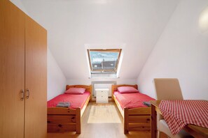 1 bedroom, free WiFi, bed sheets