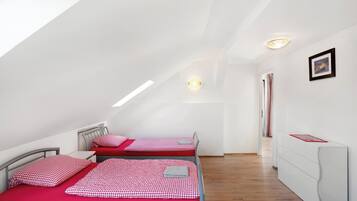 3 bedrooms, free WiFi, bed sheets