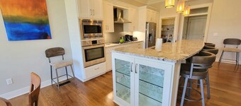 Cuthbert Place // No Stairs, 2 bed, 2 bath, Pet Friendly, 2 mi to Mayo Clinic