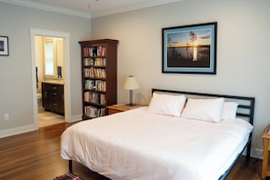 2 bedrooms, desk, iron/ironing board, travel crib - Cuthbert Place | Single-Level, 1.5mi Mayo, Pets OK (Rochester)
