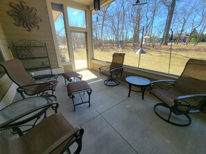 Interior - Cuthbert Place // No Stairs, 2 bed, 2 bath, Pet Friendly, 2 mi to Mayo Clinic (Rochester)