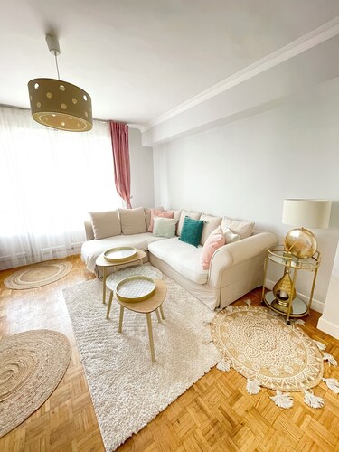 Grand logement familial, proche transport et commerce, 7 min Paris, parking free