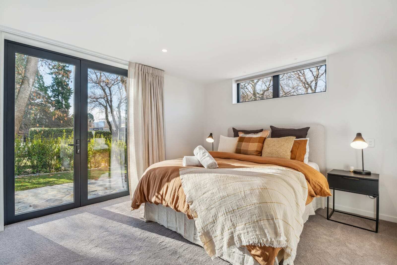 5 bedrooms, desk, iron/ironing board, WiFi