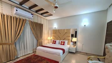 Executive Room | 1 bedroom, iron/ironing board (on request), WiFi (free)