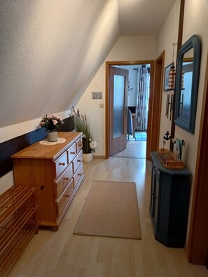 Interior - Apartment 'Ferienwohnung Inseltied' with Sea View, Balcony and Wi-Fi (Pellworm)