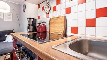 Réfrigérateur, four, plaque de cuisson, cafetiÚre/bouilloire