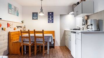 Réfrigérateur, plaque de cuisson, cafetiÚre/bouilloire