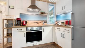 Refrigerador, horno, parrilla de estufa y cafetera y tetera