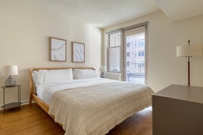 1 dormitorio, tabla de planchar con plancha, wifi y ropa de cama