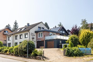 Exterior - Apartment 'Ferienwohnung Bergfried 2' with Mountain View and Wi-Fi (Braunlage)