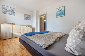 2 bedrooms, free WiFi, bed sheets - Holiday Apartment in the Weser Uplands – Ith Panorama, Balcony & Hiking Paradise (Salzhemmendorf)