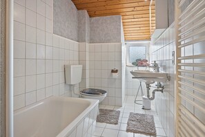 Een douche, een haardroger, handdoeken