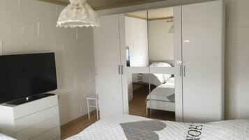 2 bedrooms, free WiFi, bed sheets