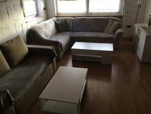 Fernseher, DVD-Player, Stereoanlage