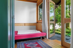 2 bedrooms, free WiFi, bed sheets - Holiday Home 'Ferienhaus Im Grünen' with Private Terrace and Wi-Fi (Frickingen)