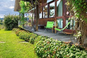 Terrace/patio - Holiday Home 'Ferienhaus Im Grünen' with Private Terrace and Wi-Fi (Frickingen)