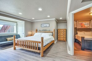 7 bedrooms, desk, iron/ironing board, Internet