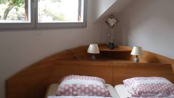 1 bedroom, free WiFi, bed sheets