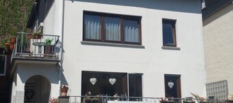 Apartment 'Haus Moselschleife' with Balcony and Wi-Fi