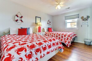 2 bedrooms, iron/ironing board, WiFi, bed sheets - Oak Island Condo w/ Ocean View: Steps to Beach! (Oak Island)