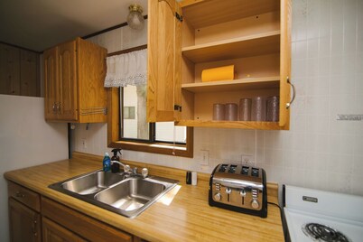 Carefree Days, a 3BR cabin with lake views nestled in Riverside Resort