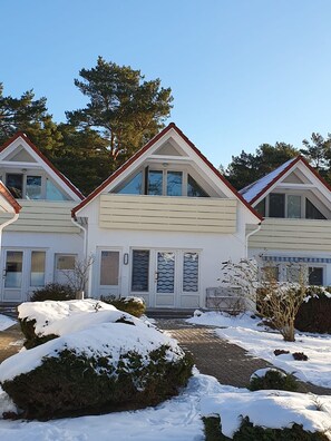 Exterior - Apartment 'Fewo Meerzeit' with Balcony and Wi-Fi (Prerow)