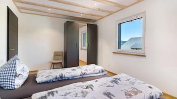 2 bedrooms, iron/ironing board, free WiFi, bed sheets