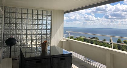 Apartment 'Wellness Penthouse Meerblick' with Sea View, Shared Garden and Wi-Fi