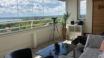 Fernseher, Kamin, DVD-Player, Stereoanlage