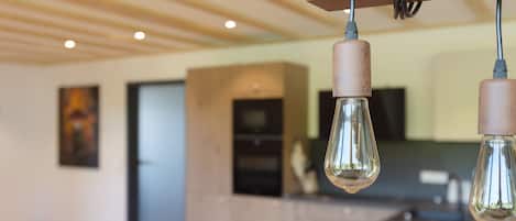 Kylskåp, mikrovågsugn, ugn och spishäll