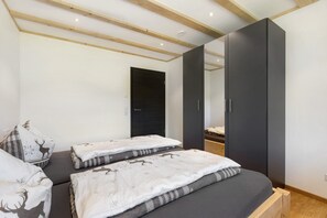 3 chambres, fer et planche à repasser, Wi-Fi gratuit, draps fournis