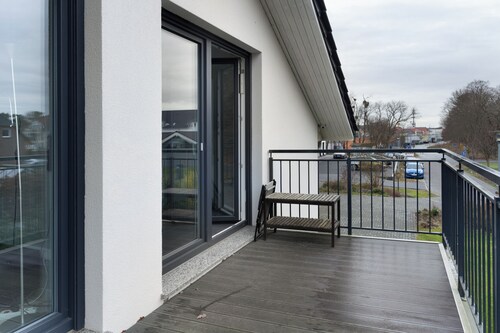 Ferienwohnung 'Modernes Appartement 100m2' mit Gemeinschaftsgarten, Balkon und WLAN