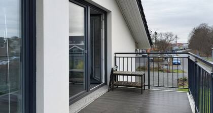 Ferienwohnung 'Modernes Appartement 100m2' mit Gemeinschaftsgarten, Balkon und WLAN