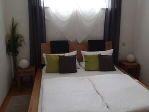 1 bedroom, free WiFi, bed sheets - Apartment 2 with Private Garden and Wi-Fi (Meersburg)