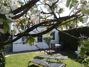 Terrace/patio - Vacation apartment 3 with private garden and WLAN (Meersburg)